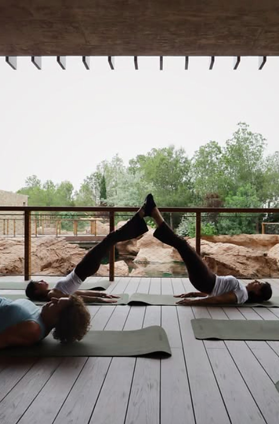 Clase de pilates para madres e hijas en Bosque Masía Bellver, Oropesa del Mar